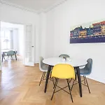 Fantastic 3-Bed With French Balcony And Lake-Views