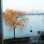 Fantastic 3-Bed With French Balcony And Lake-Views