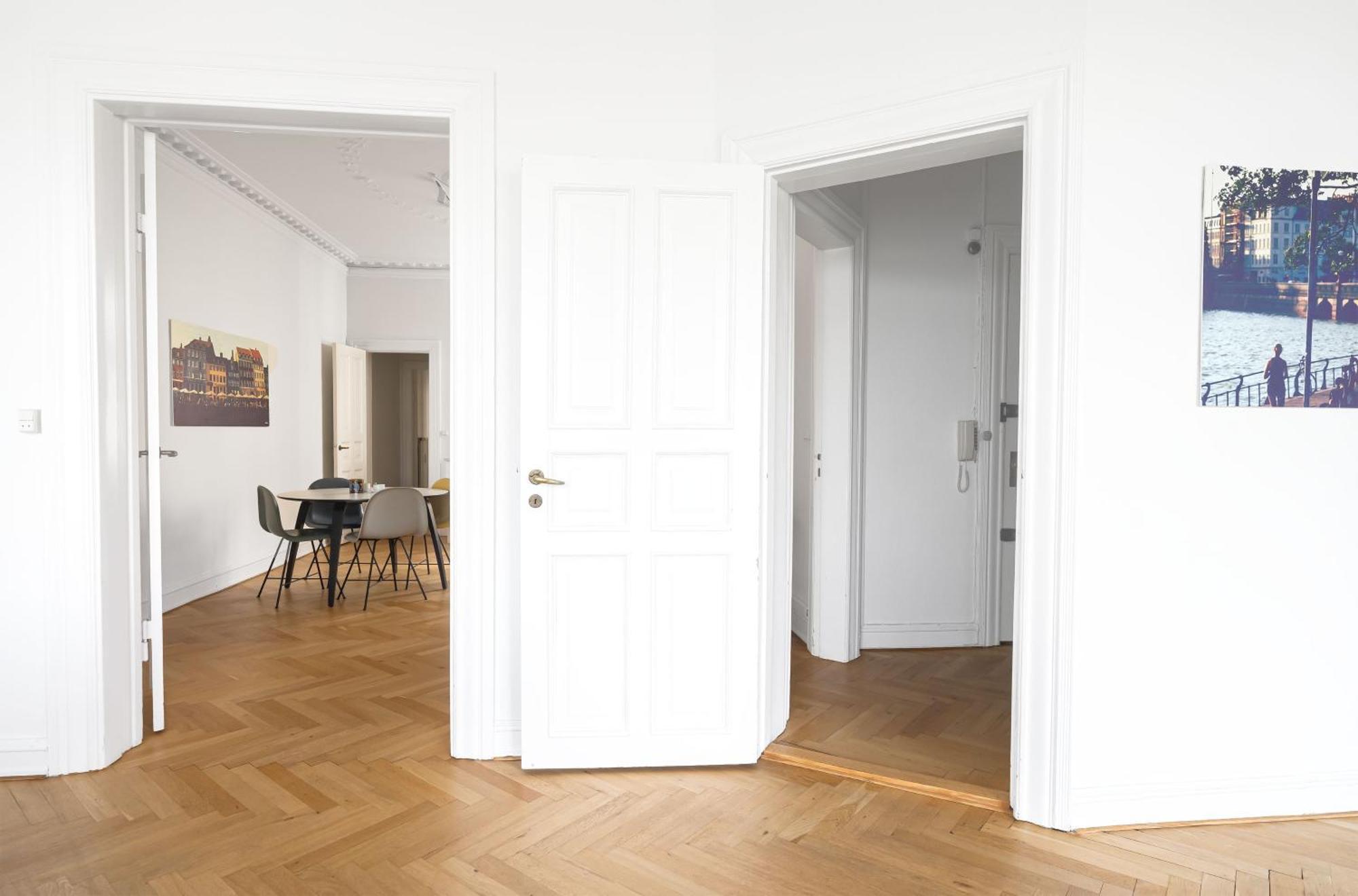 Fantastic 3-bed With French Balcony And Lake-views * Copenhague